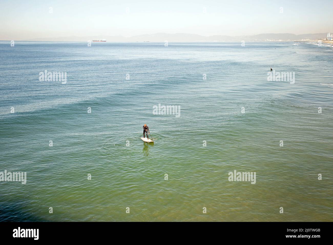 Standup paddlebander surfing Stock Photo Alamy