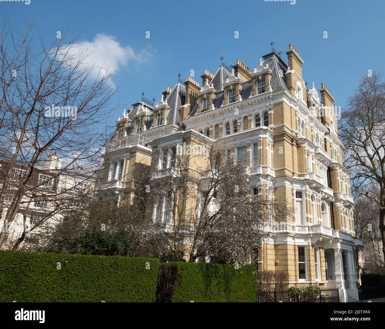 Residential building overlooking Cornwall Square in South Kensington, near Gloucestor Road in west London, UK. Stock Photo