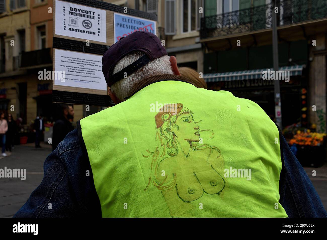 Gilets jaunes marianne hi-res stock photography and images - Alamy