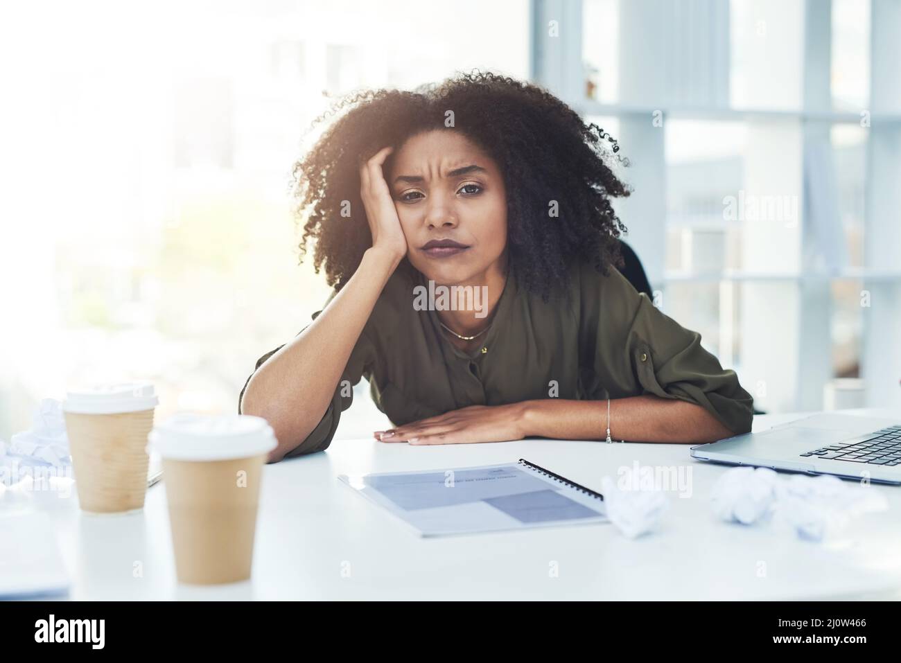 Девушка спит. She looks tired she is. Clean the room present perfect. Недосыпание. It snowing поставьте глаголы.