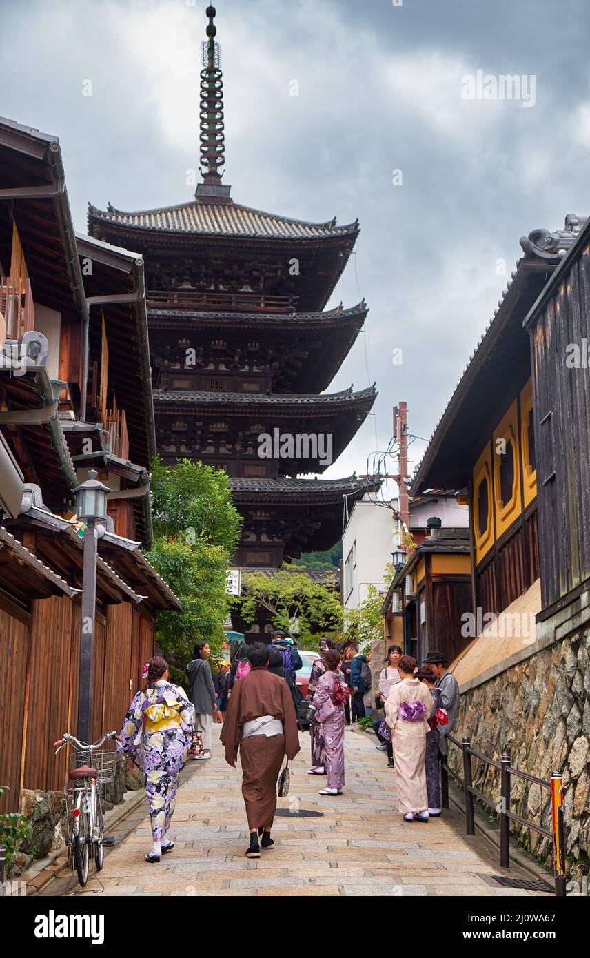 The old Higashiyama street with the Hokan-ji Temple on the background. Kyoto. Japan Stock Photo