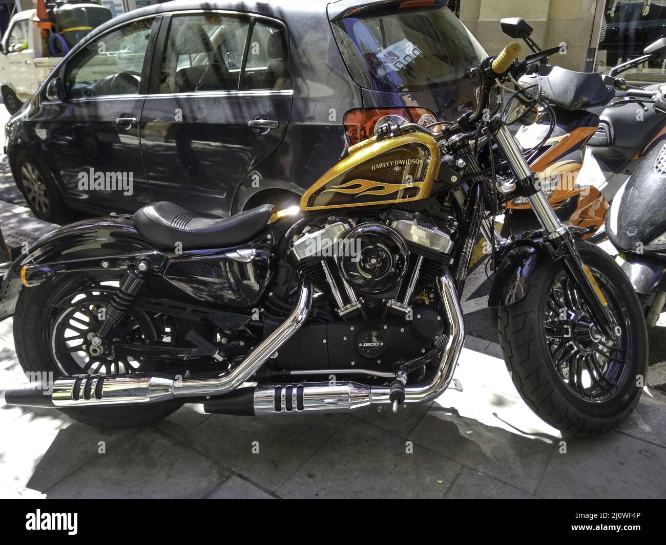 Custom chopper motorcycle engine hi-res stock photography and images ...