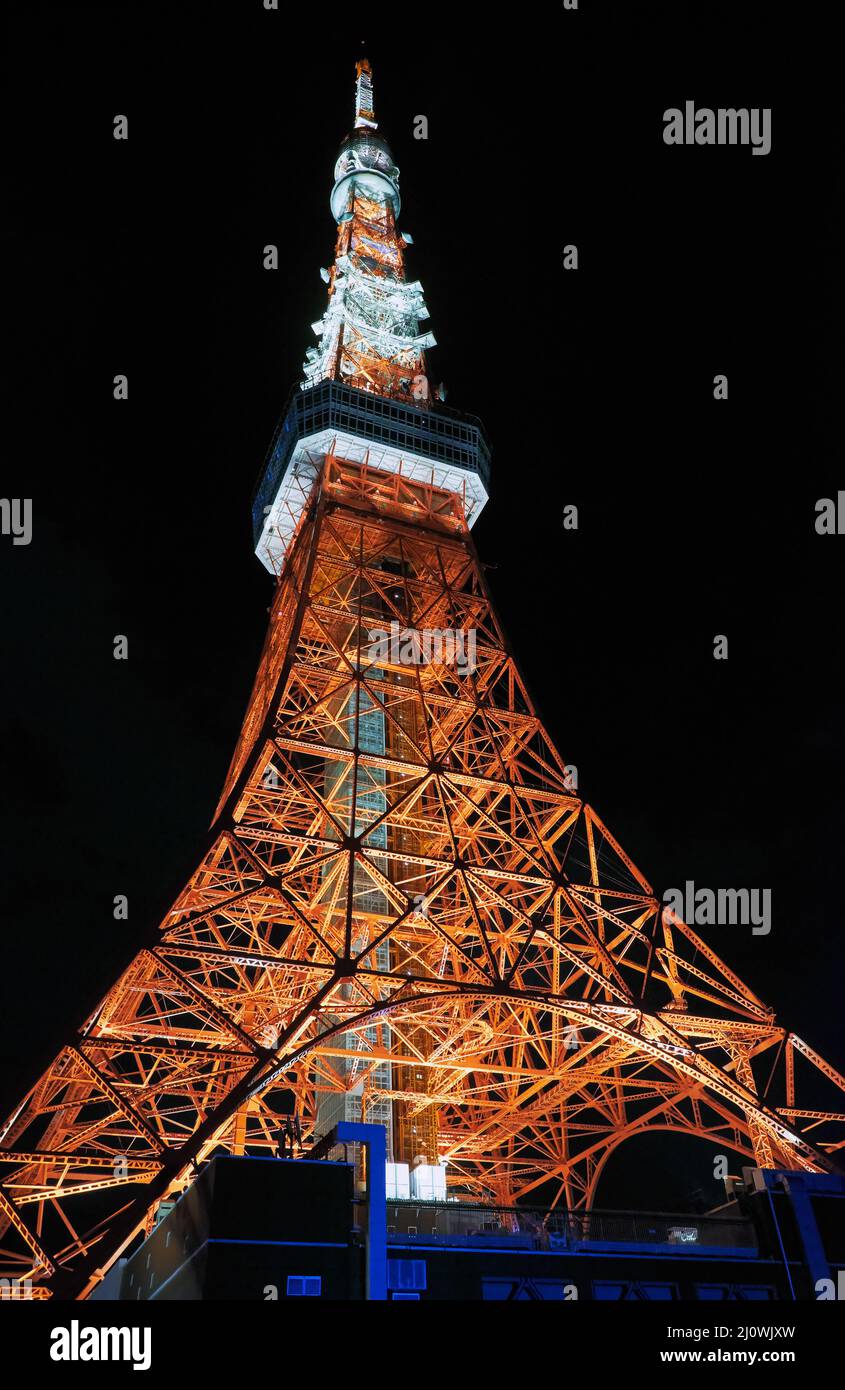 The look up at the Tokyo Tower at night. Shiba-koen district of Stock Photo