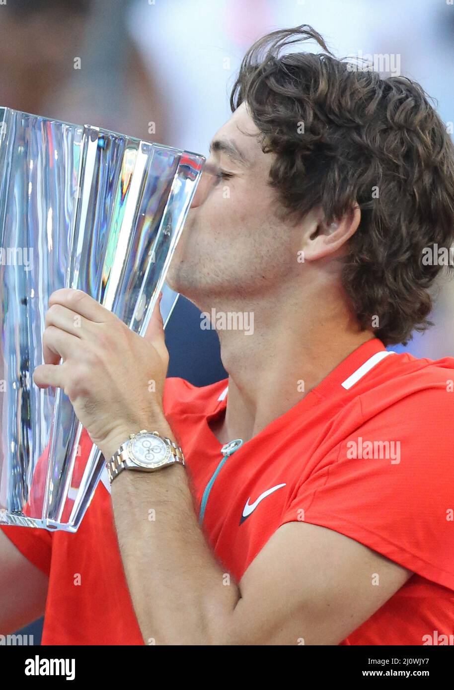 Rafael nadal spain kisses trophy hi-res stock photography and images