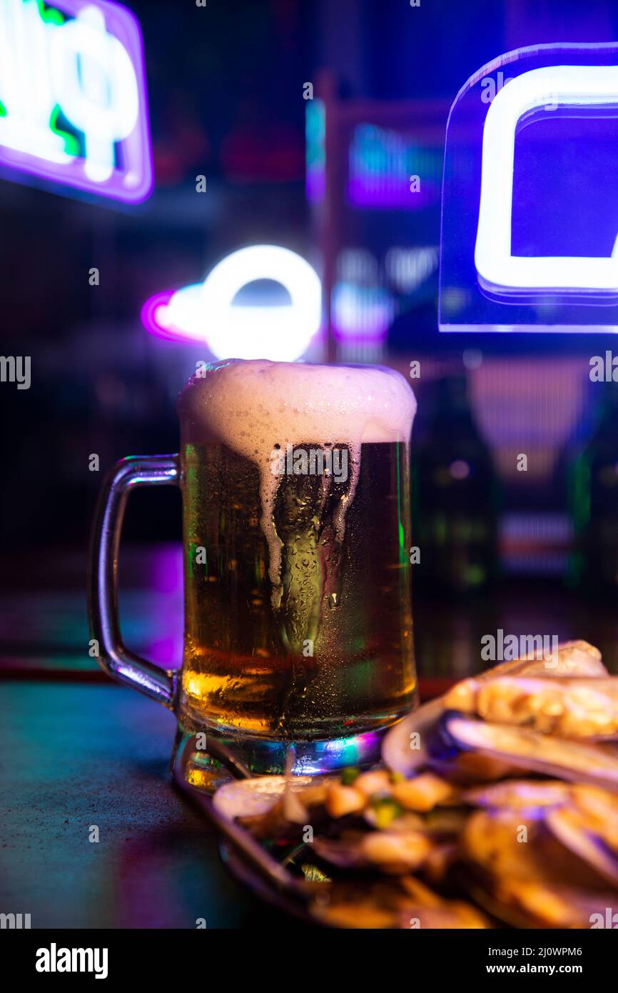 Chinese night market,Chinese Pint of beer and stir-fried razor clams Stock Photo