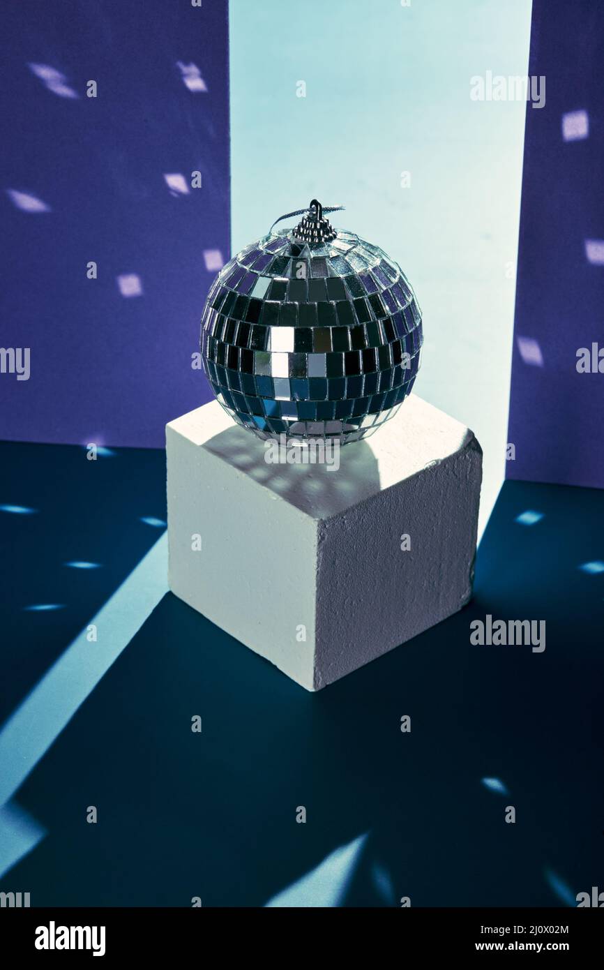 Mirror ball reflections white hires stock photography and images Alamy
