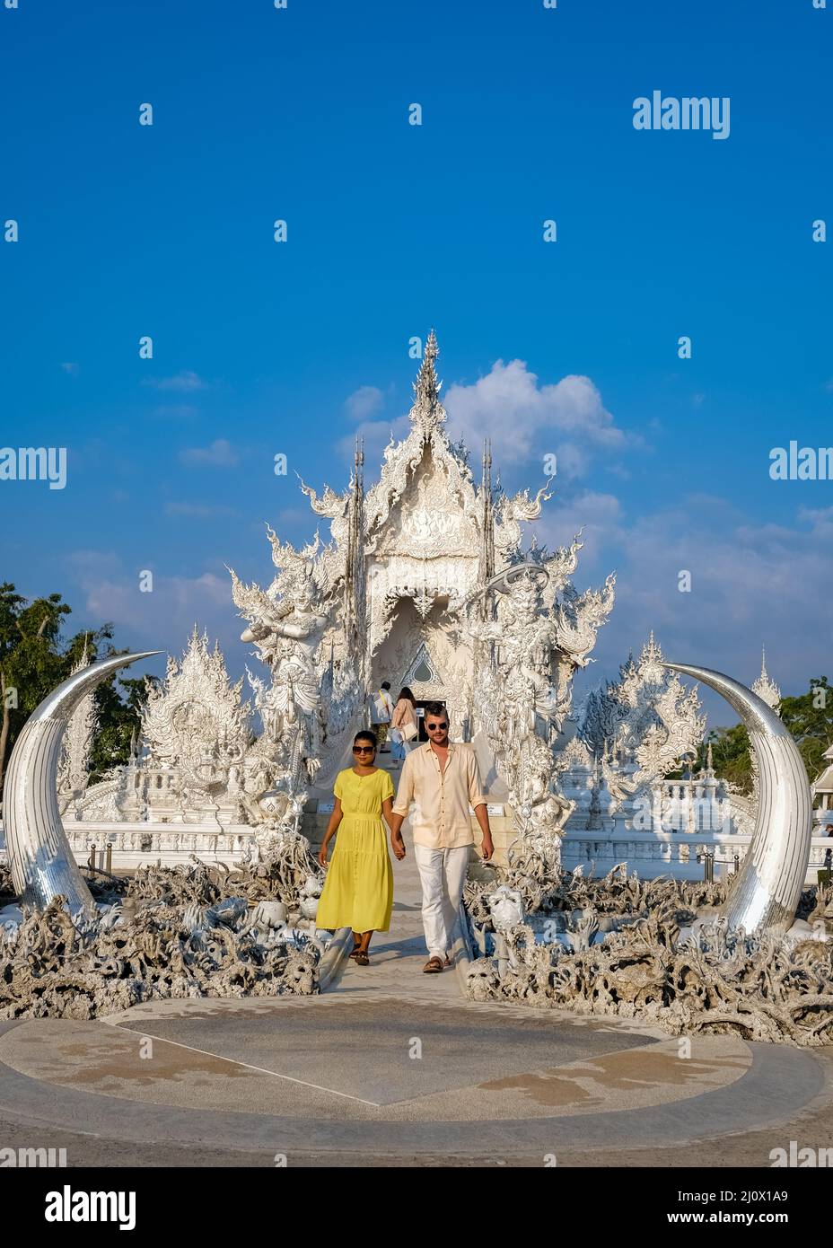 Wat rong khun and couple hi-res stock photography and images - Alamy