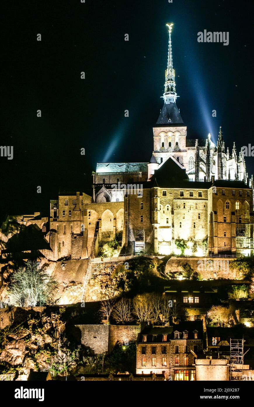 light-up-in-le-mont-saint-michel-night-view-stock-photo-alamy
