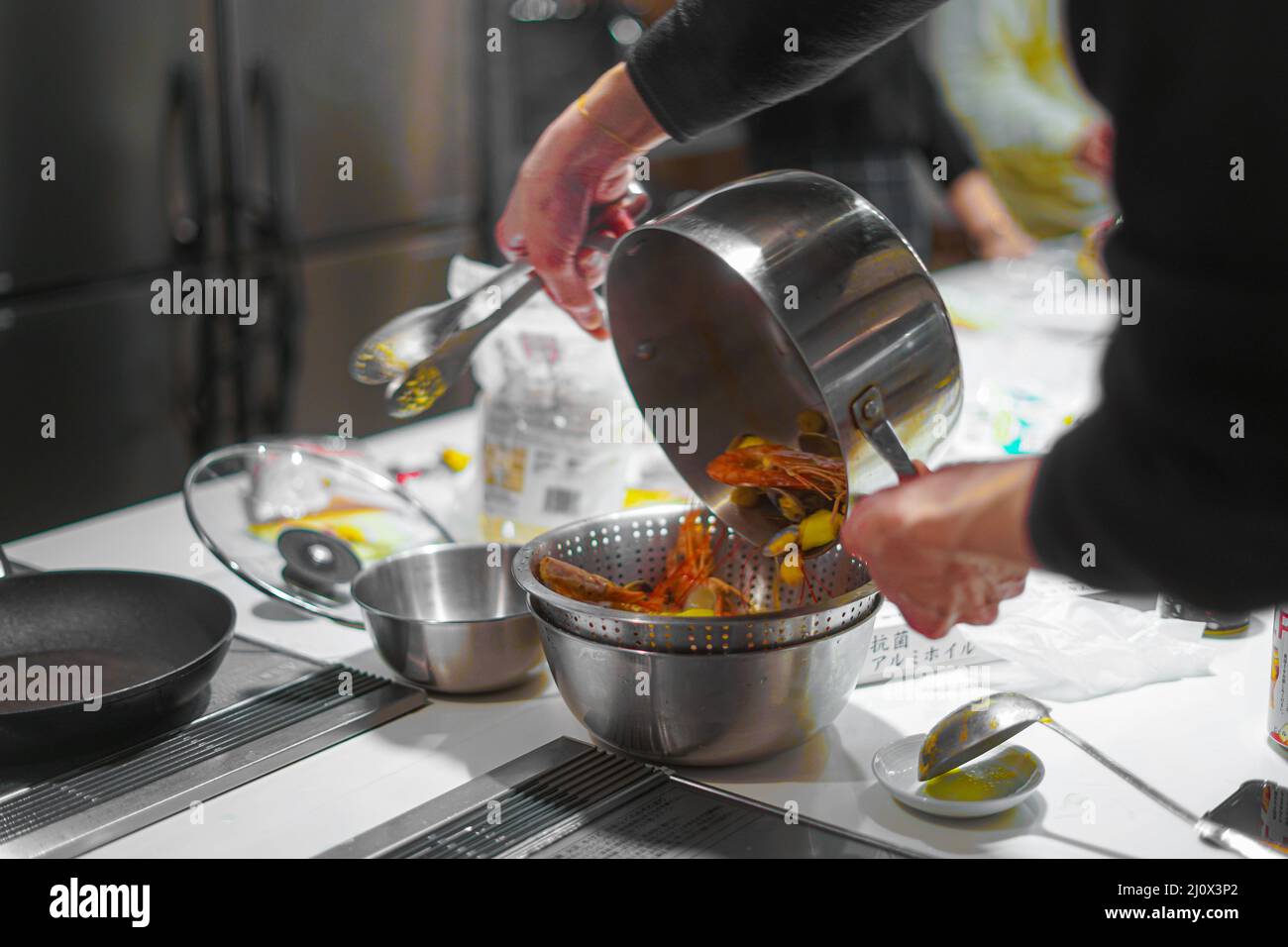 Cooking scene of cooking classes Stock Photo Alamy