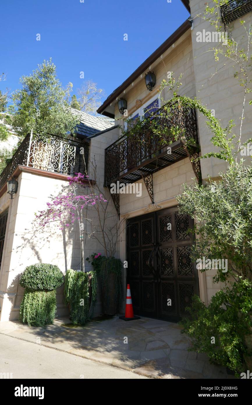 Beverly Hills, California, USA 12th March 2022 Actress Paulette Goddard, Actor Burgess Meredith and Actor Darren McGavin's Former Home/house at 1464 Lindacrest Drive on March 12, 2022 in Beverly Hills, California, USA. Photo by Barry King/Alamy Stock Photo Stock Photo