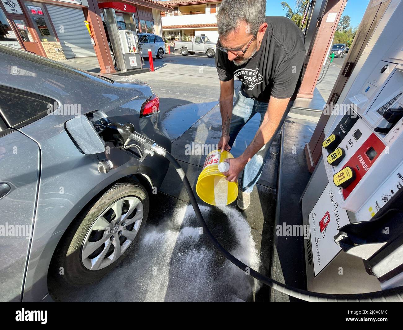 which gas stations have car wash