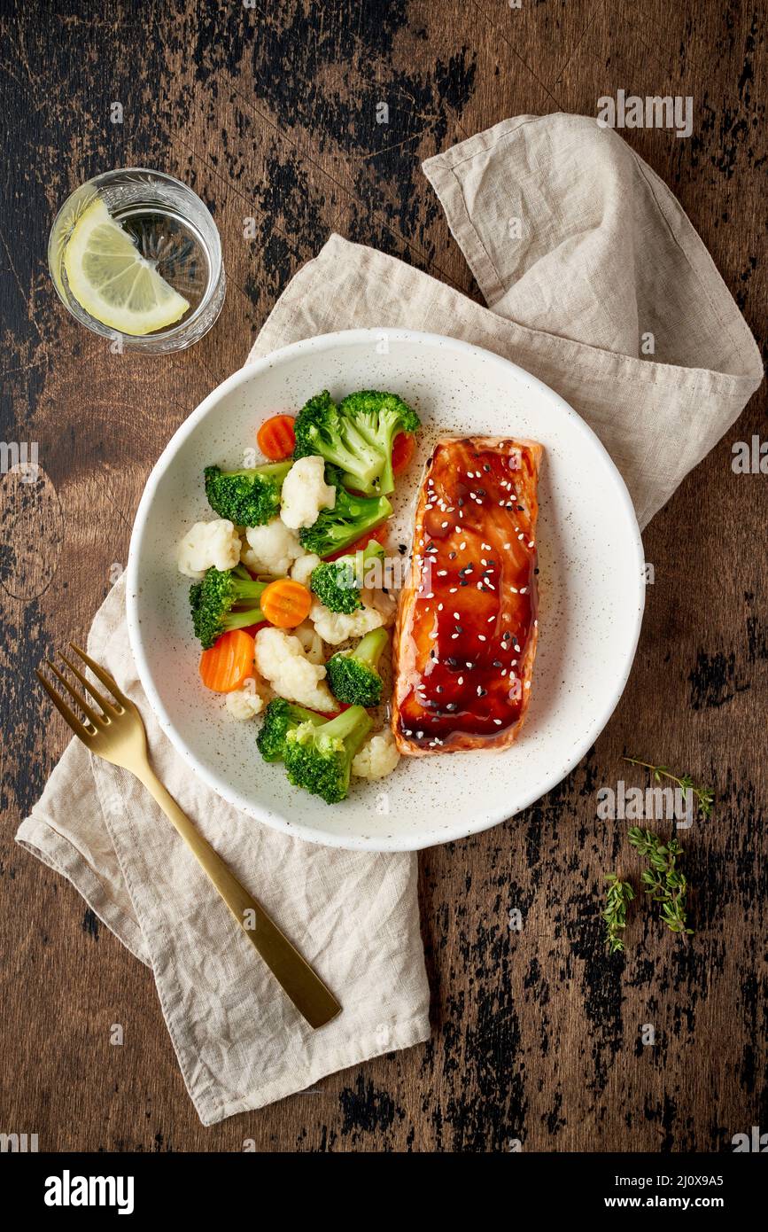 Steam salmon and vegetables, Paleo, keto, fodmap, dash diet