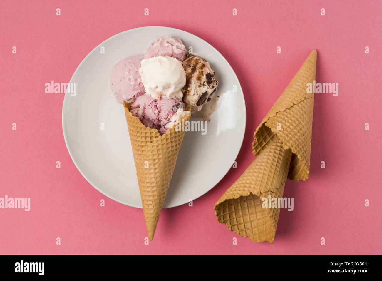 https://c8.alamy.com/comp/2J0XB0H/waffle-cones-with-ice-cream-plate-empty-cones-high-quality-photo-2J0XB0H.jpg