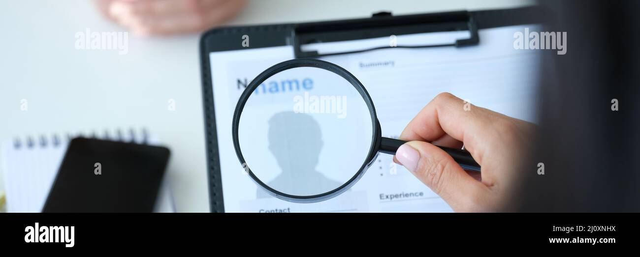 Magnifying checklist hires stock photography and images Alamy