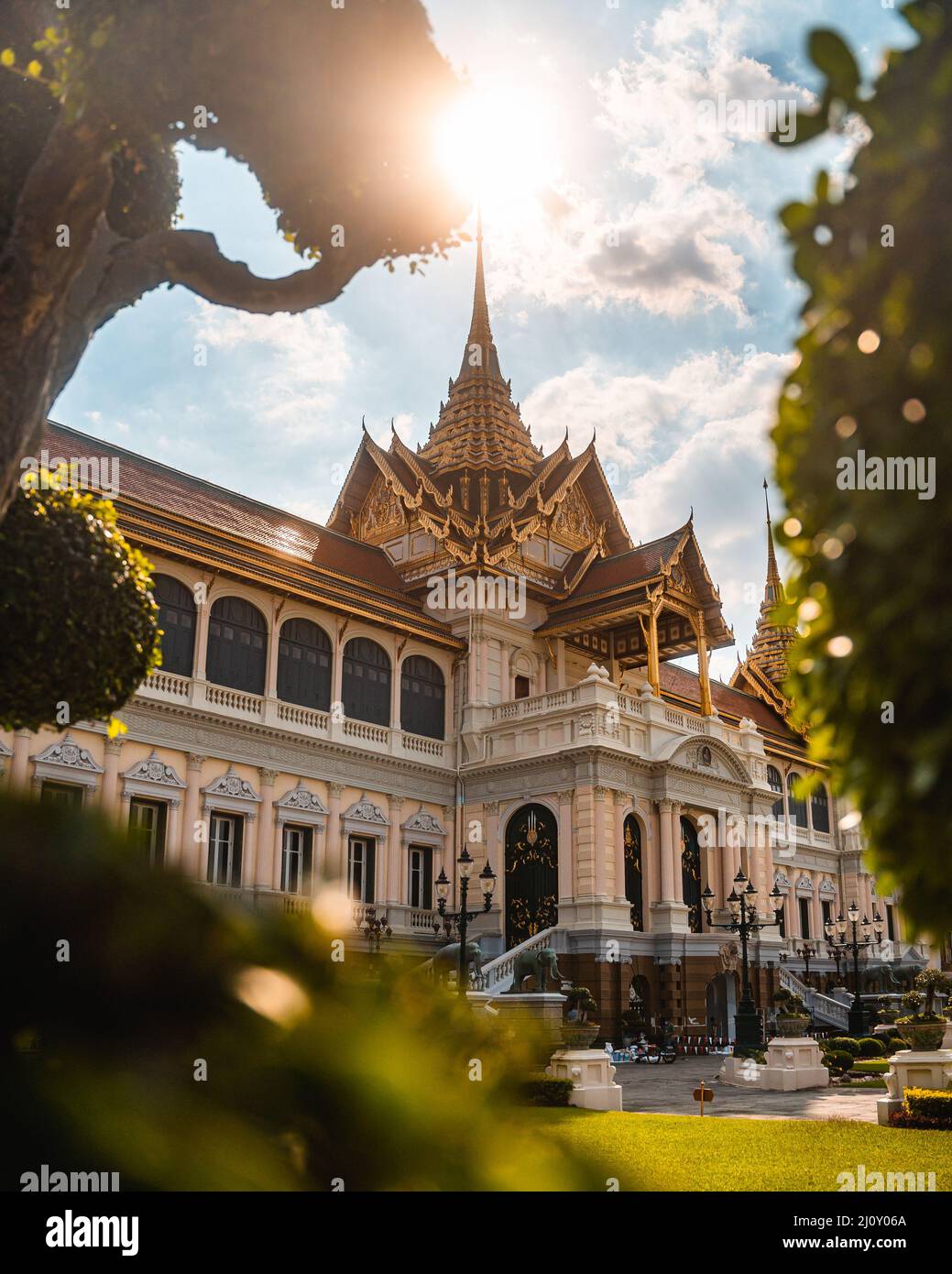 Bangkok grand palace square hi-res stock photography and images - Alamy