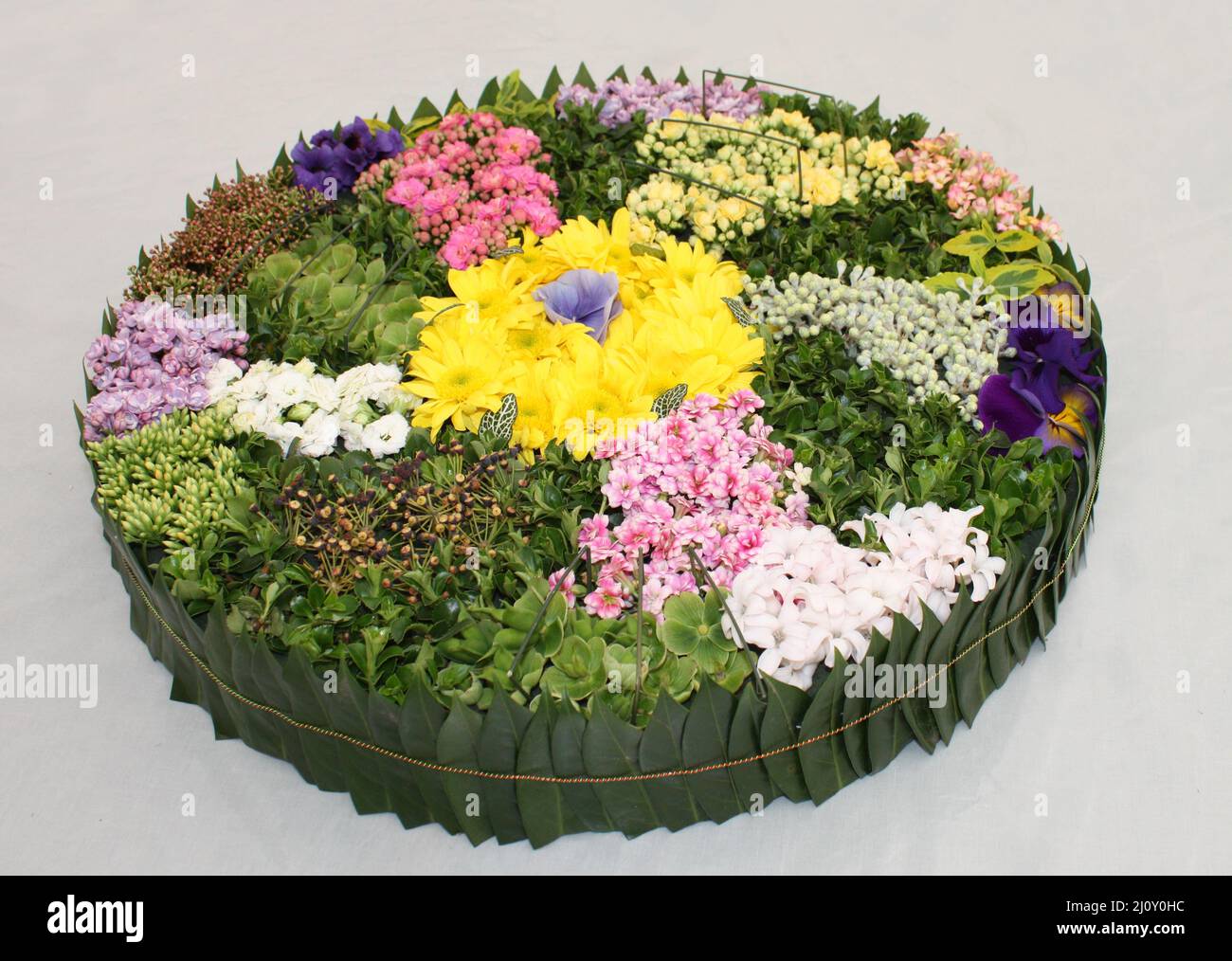 A Very Colourful Circular Flower Arrangement Display Stock Photo Alamy