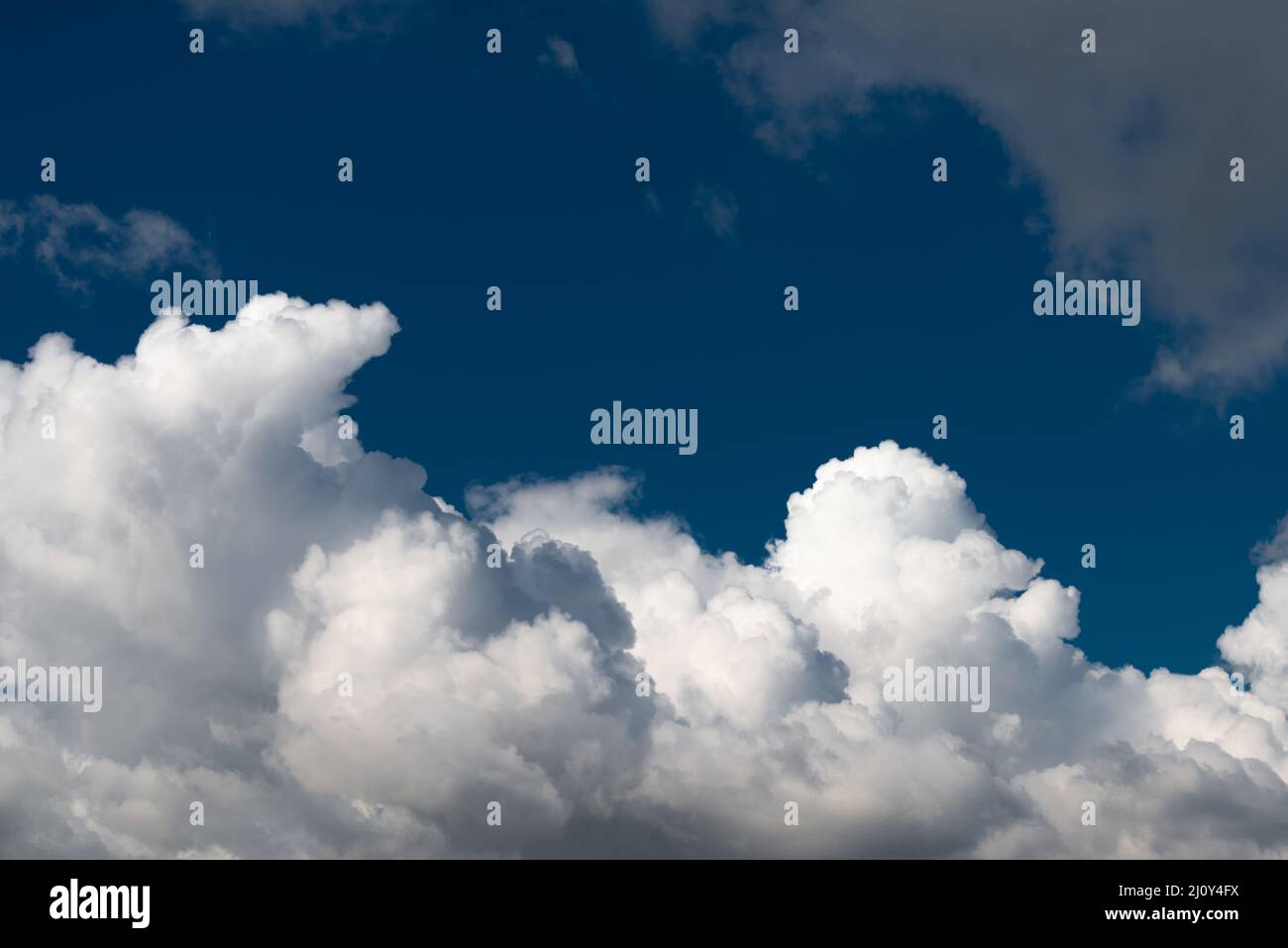 Dramatic blue sky with white clouds Stock Photo - Alamy