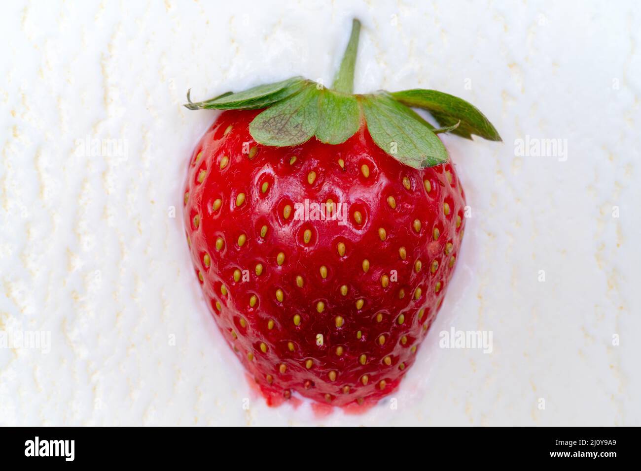 Fresh red strawberry berries hi-res stock photography and images - Alamy