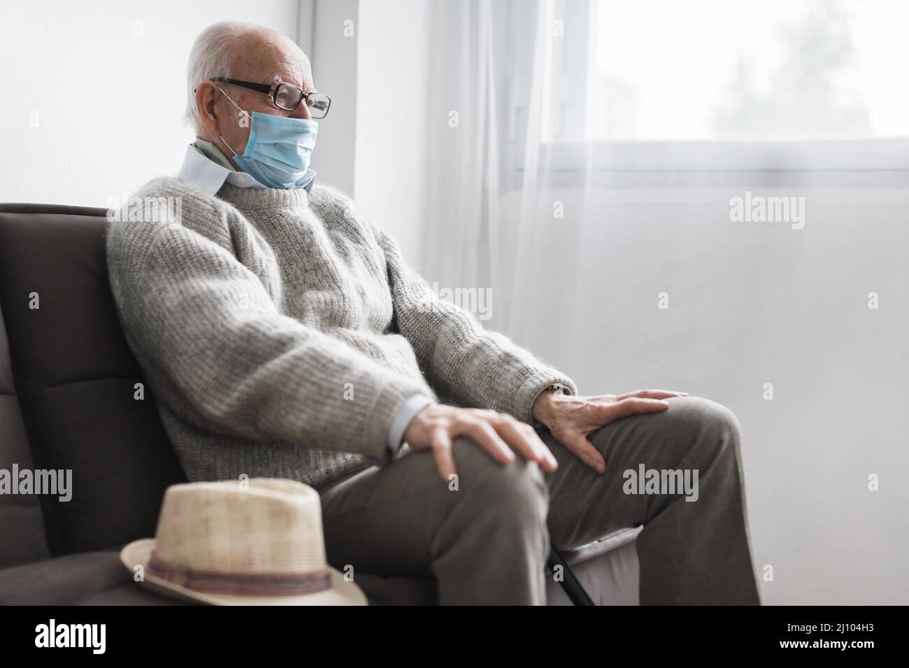 Nursing home elderly nurse mask hi-res stock photography and images - Alamy