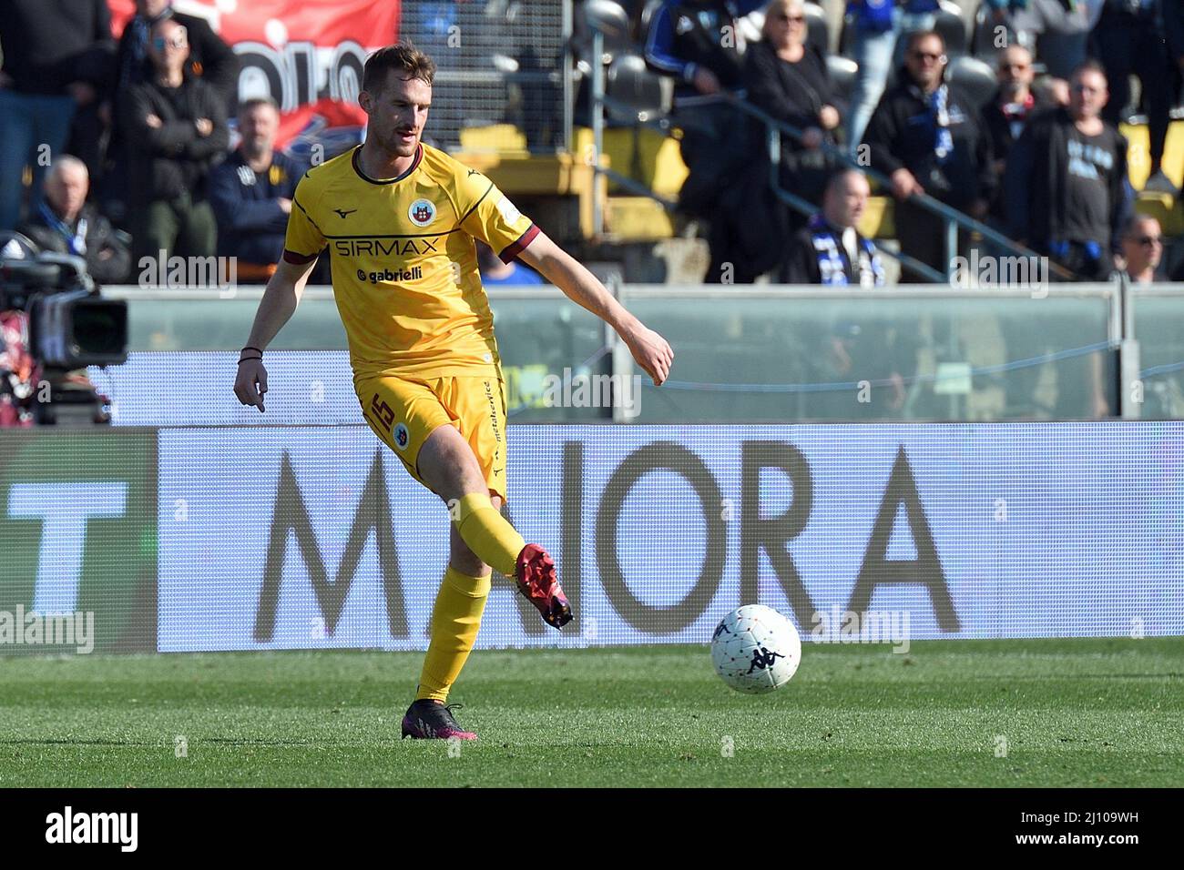 The referee Gianluca Aureliano during the Italian soccer Serie B match AC  Pisa vs AS Cittadella on March 20, 2022 at the Arena Garibaldi in Pisa,  Italy (Photo by Gabriele Masotti/LiveMedia/NurPhoto Stock