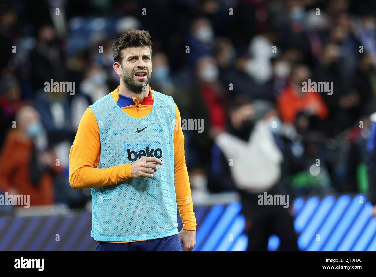 Gerard Pique of FC Barcelona warms up during the Spanish championship La Liga football match between Real Madrid and FC Barcelona on March 20, 2022 at Santiago Bernabeu stadium in Madrid, Spain - Photo: Oscar Barroso/DPPI/LiveMedia Stock Photo