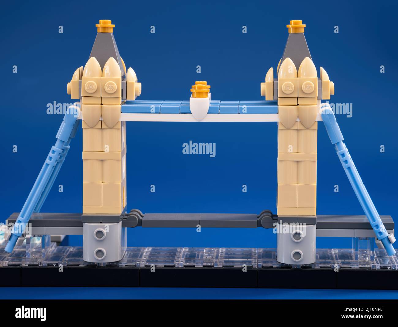 Tambov, Russian Federation - March 11, 2022 Lego London Tower Bridge  against blue background. Lego Architecture Skyline Collection Stock Photo -  Alamy