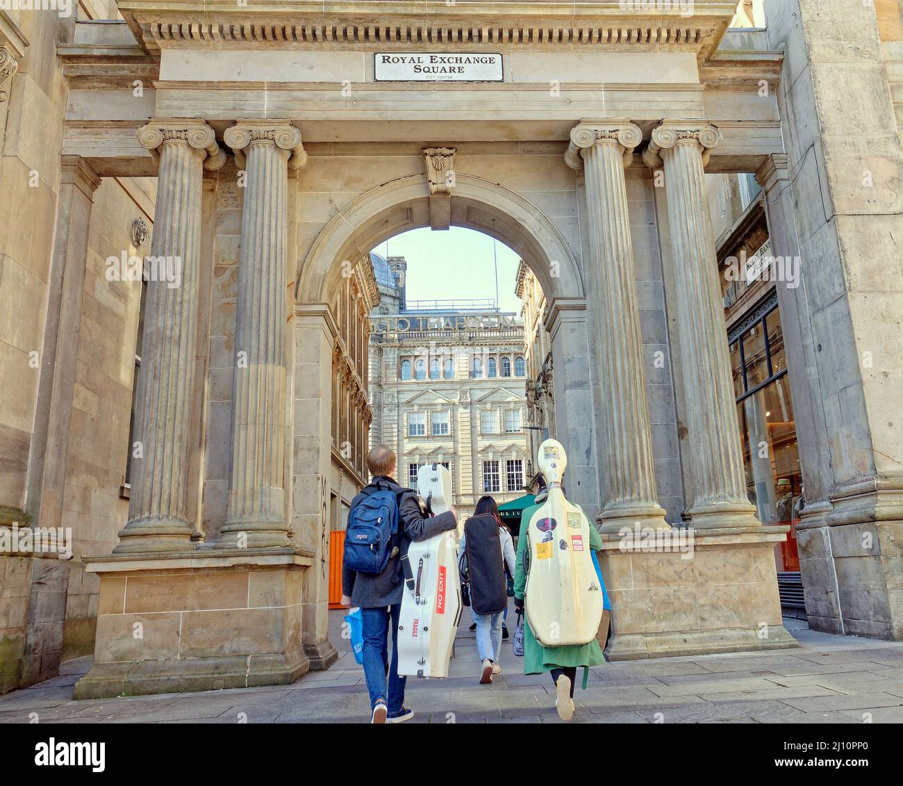 Glasgow, Scotland, UK 21st March, 2022. UK  Weather: : Another Sunny day saw summer like weather with rising temperatures over the city and in the city centre. Credit Gerard Ferry/Alamy Live News Stock Photo