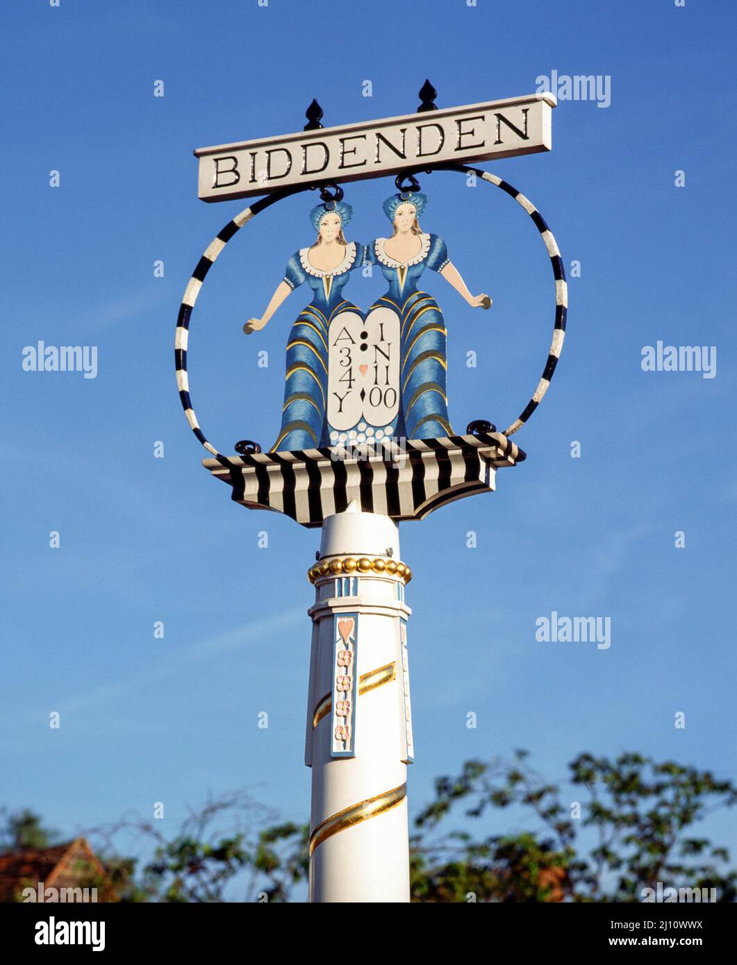 Biddenden, Denkmal für die Siamesische Zwillinge Mary and Eliza Chulkhurst (or Chalkhurst), the Biddenden Maids Stock Photo