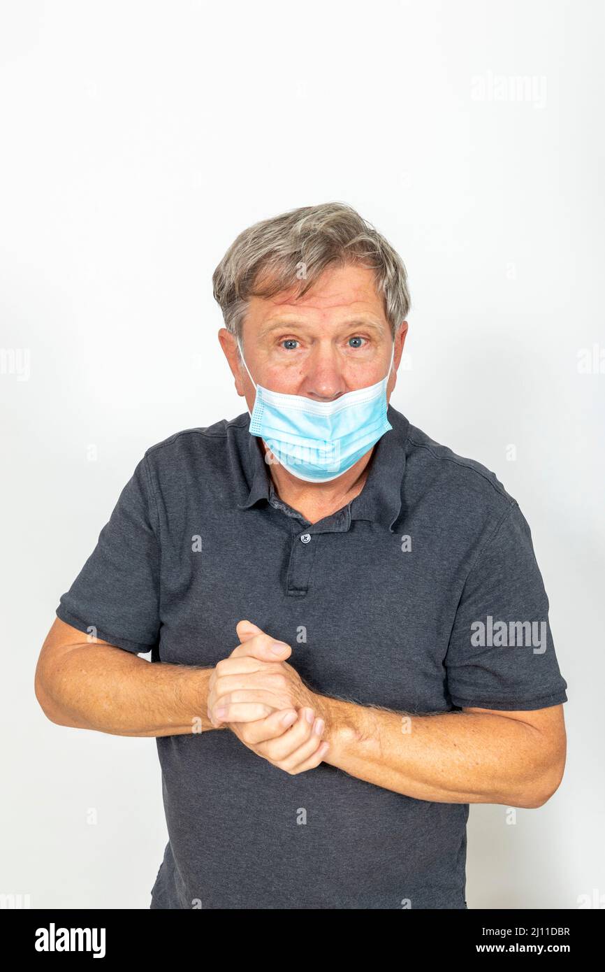 Covid wearing mask wrong hi-res stock photography and images - Alamy
