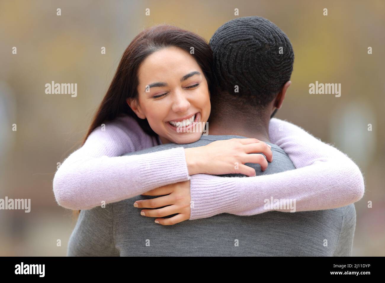 Interracial couple hugging hi-res stock photography and images - Alamy