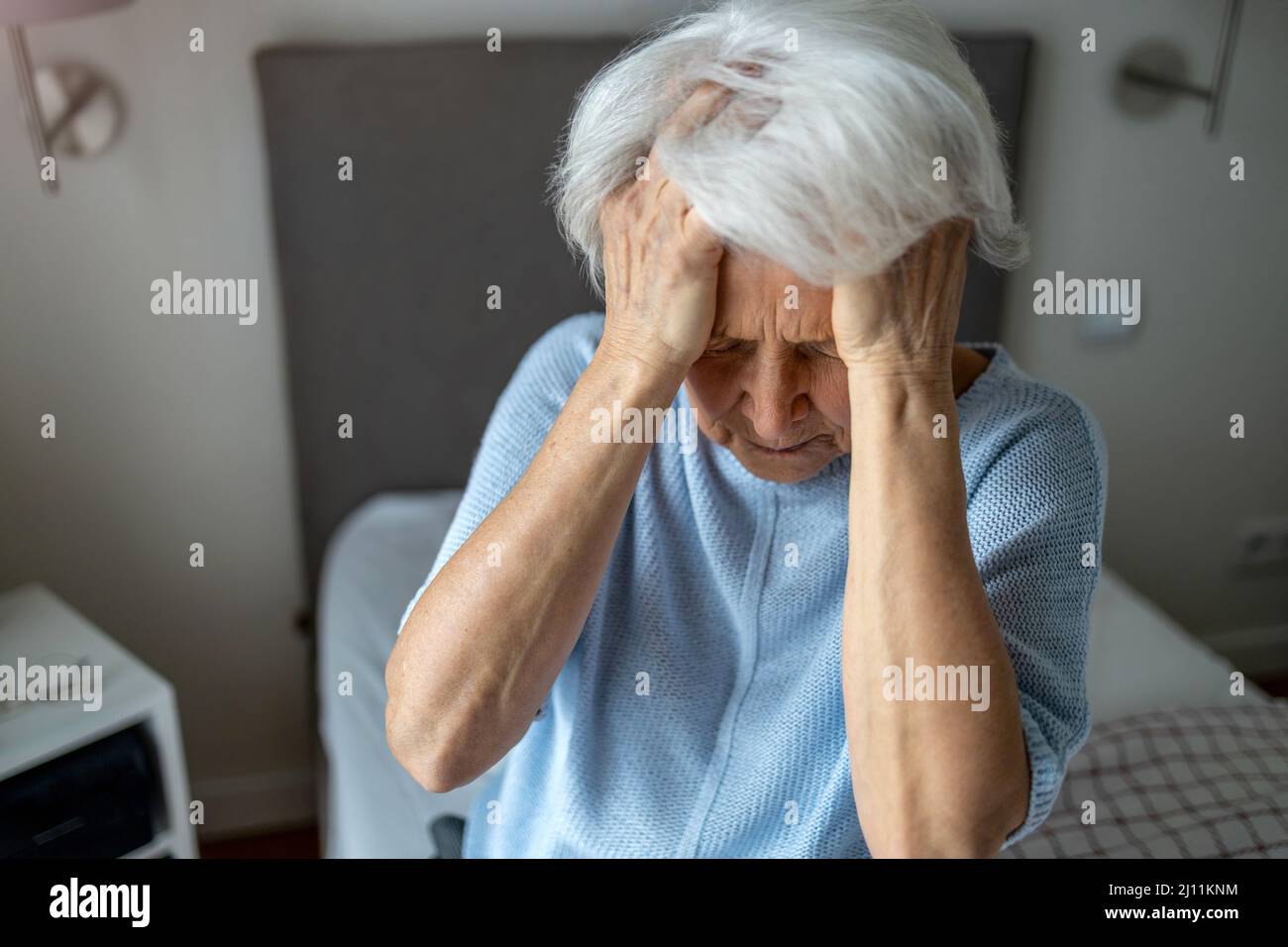 Hands covering face woman hi-res stock photography and images - Alamy