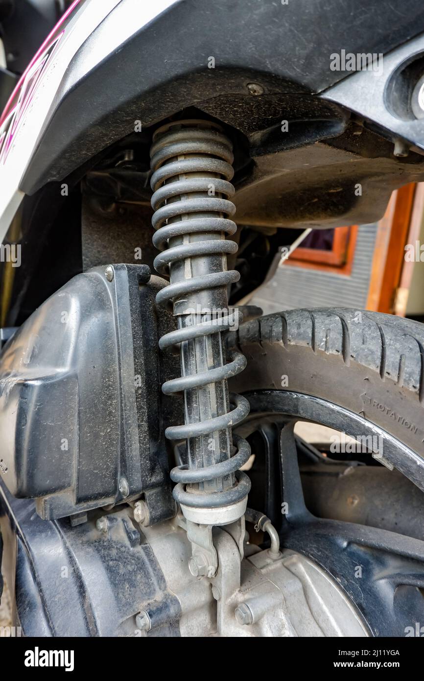 https://c8.alamy.com/comp/2J11YGA/close-up-motorcycle-black-rear-shock-absorber-suspension-dirty-with-clay-marks-2J11YGA.jpg