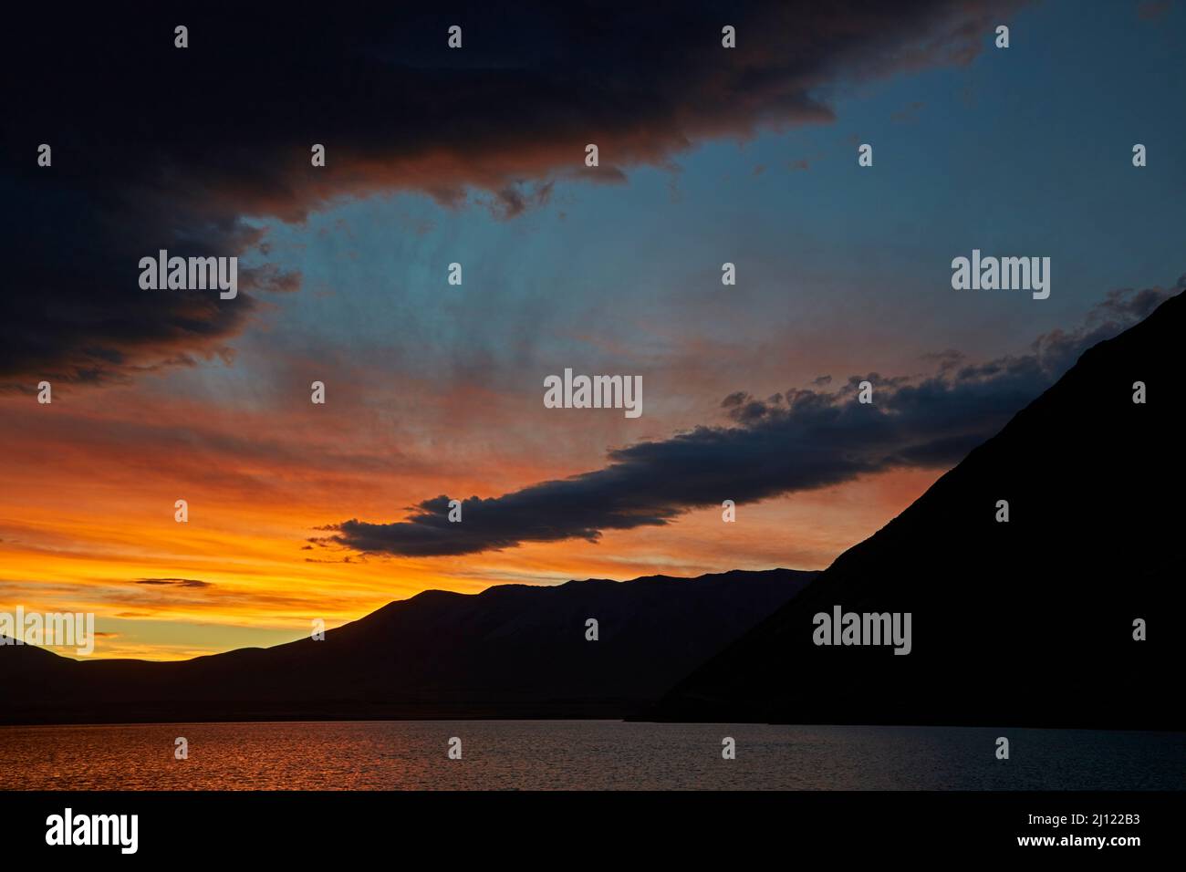 Lake Ohau at sunset, Mackenzie Country, South Island, New Zealand Stock ...
