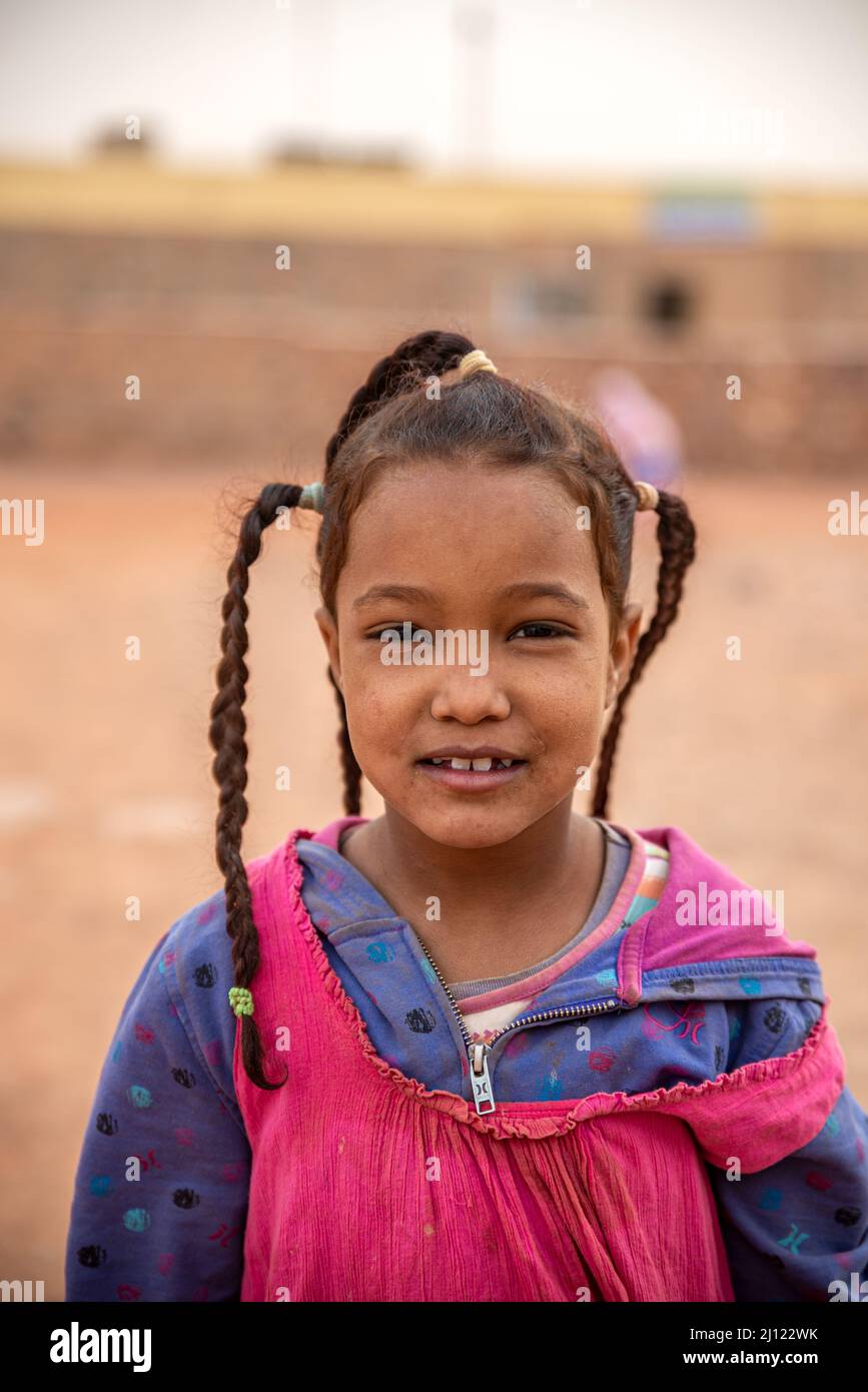 Portrait of a young girl, Ouadane, Mauritania Stock Photo