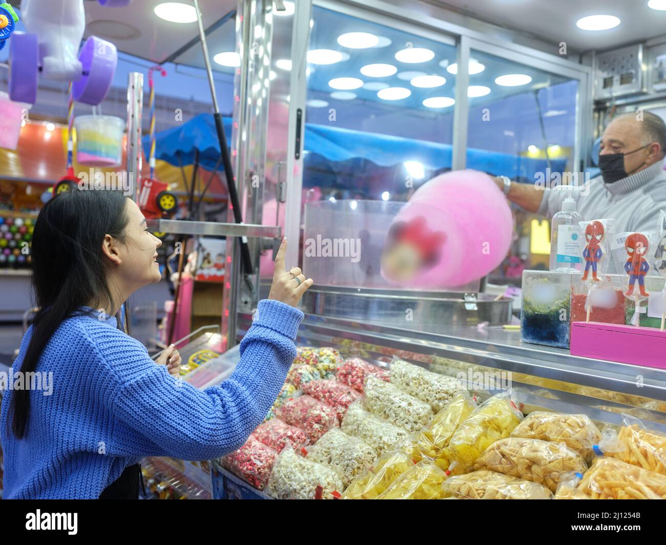 Candy floss and popcorn hi-res stock photography and images - Alamy