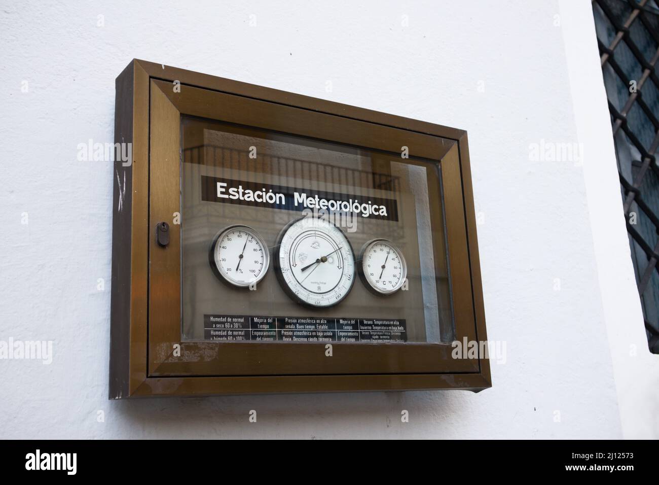 Image of a weather station located on the street indicating the values