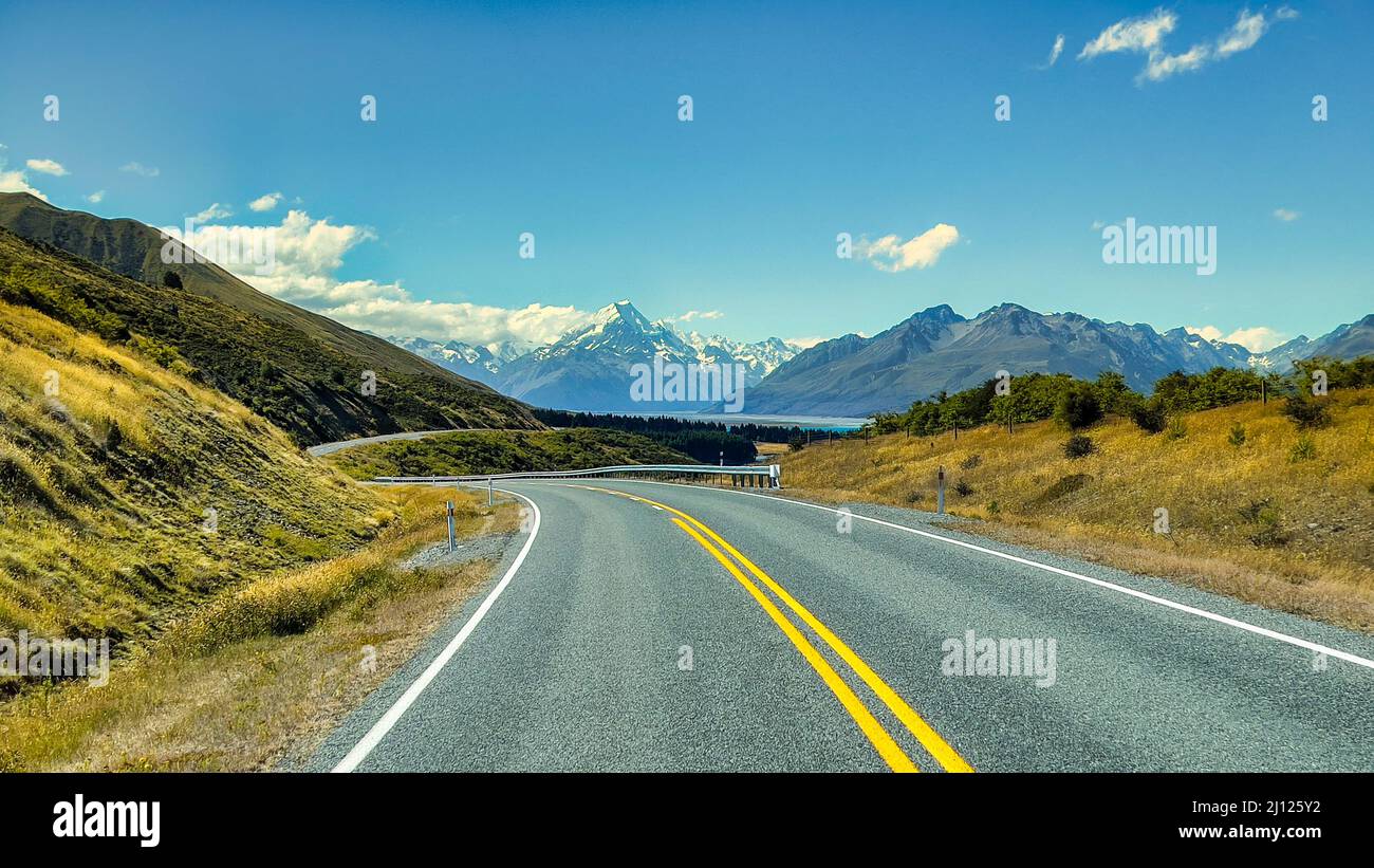 Mount Cook Road alongside Lake Pukaki with the snow covered Southern alps and Aoraki in the distance Stock Photo