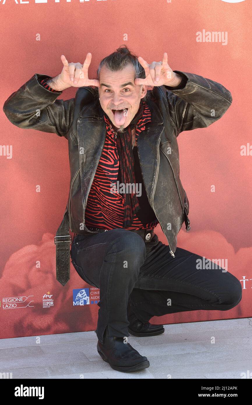 Roma, Italien. 21st Mar, 2022. Italian singer Pietro Pelù attends I Cassamortari Photocall at Villa Agrippina Gran Melià Hotel in Rome, (Italy) .March 21th 2022 Credit: dpa/Alamy Live News Stock Photo