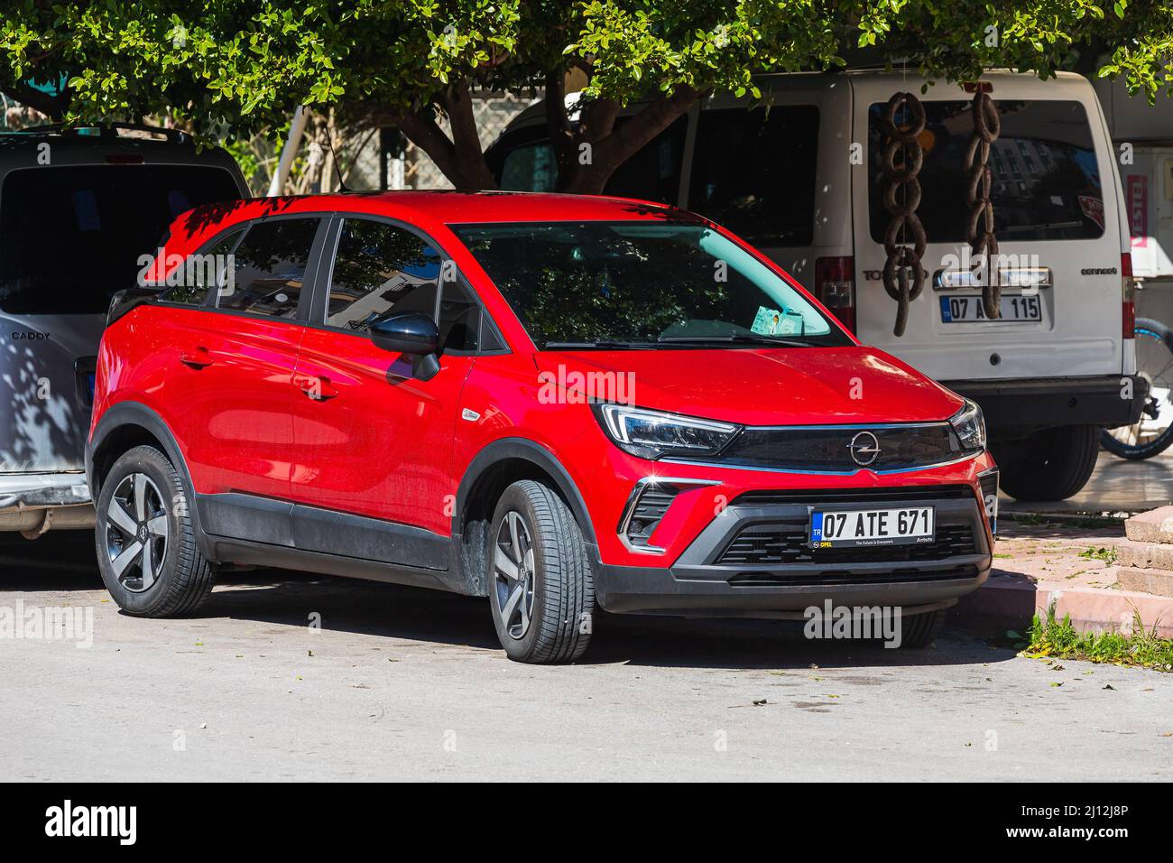 konkurrence diagonal Torrent Antalya; Turkey – March 04 2022: red Opel Mokka E is parked on the street  on a warm summer day Stock Photo - Alamy
