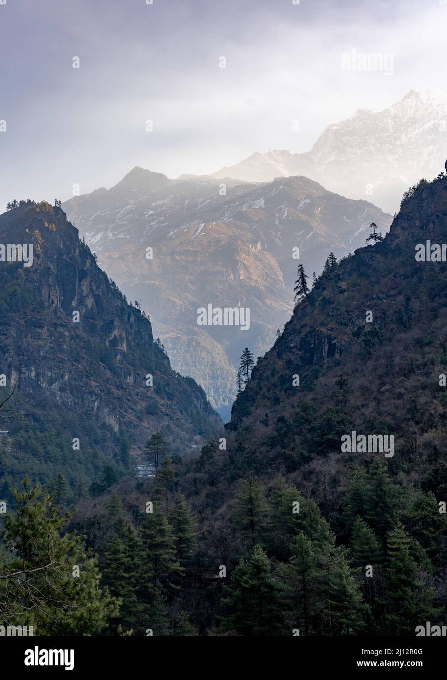 Himalaya layers hi-res stock photography and images - Alamy