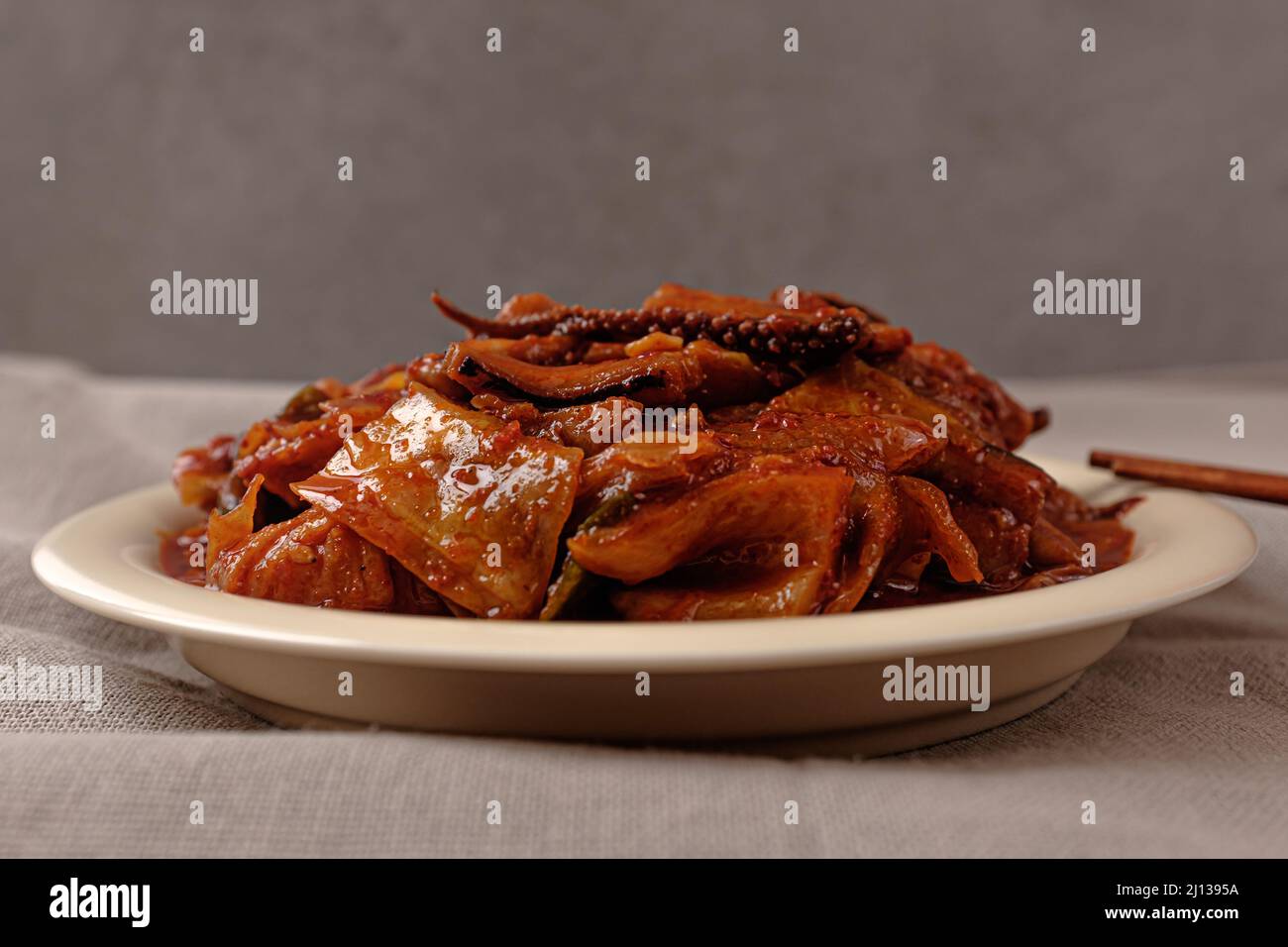 Stir-fried Squid with Squid and Vegetables in Spicy Seasoning Stock