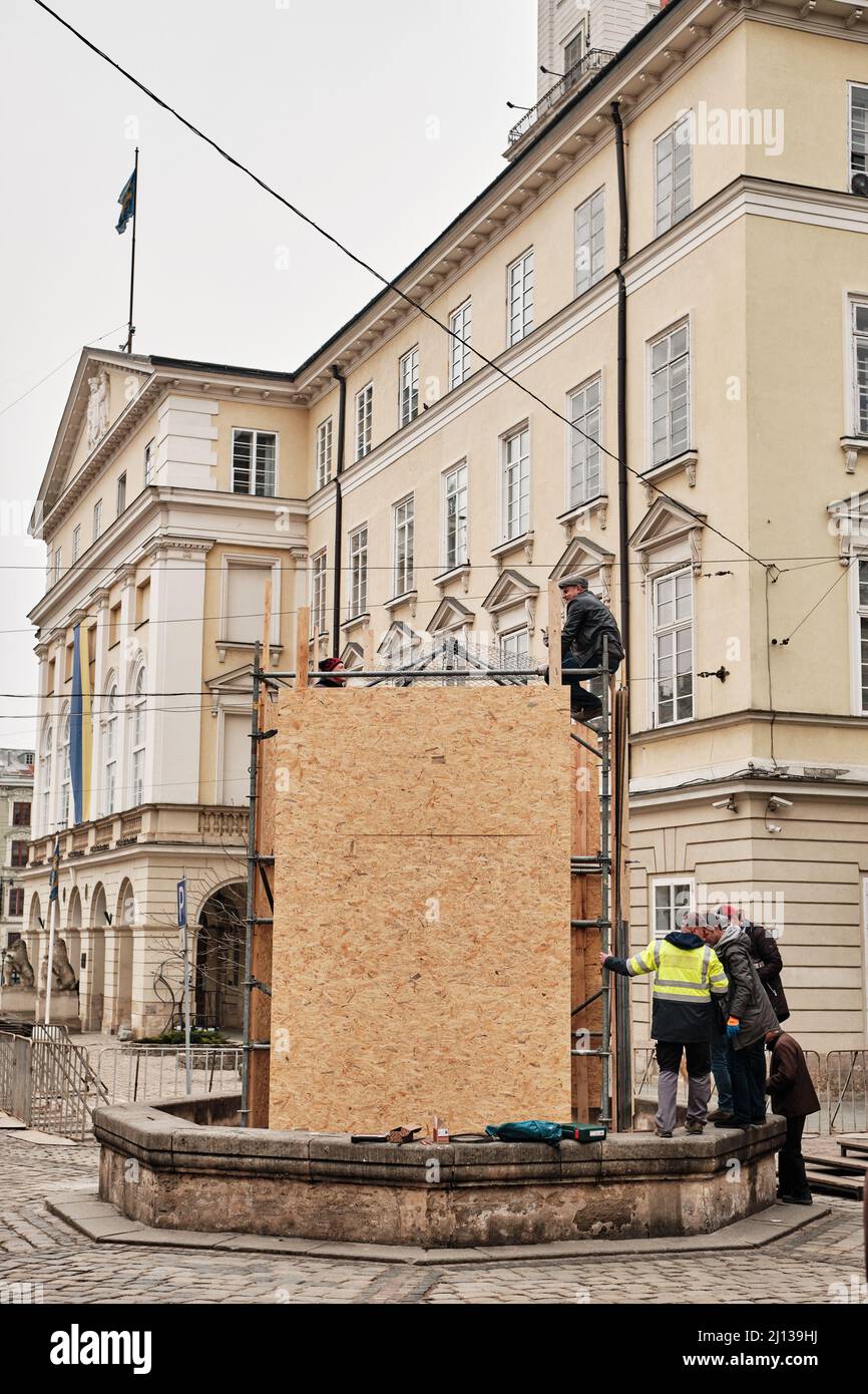 Ukrainians Work to Protect Historic Statues in Lviv. Protective structures for protection in