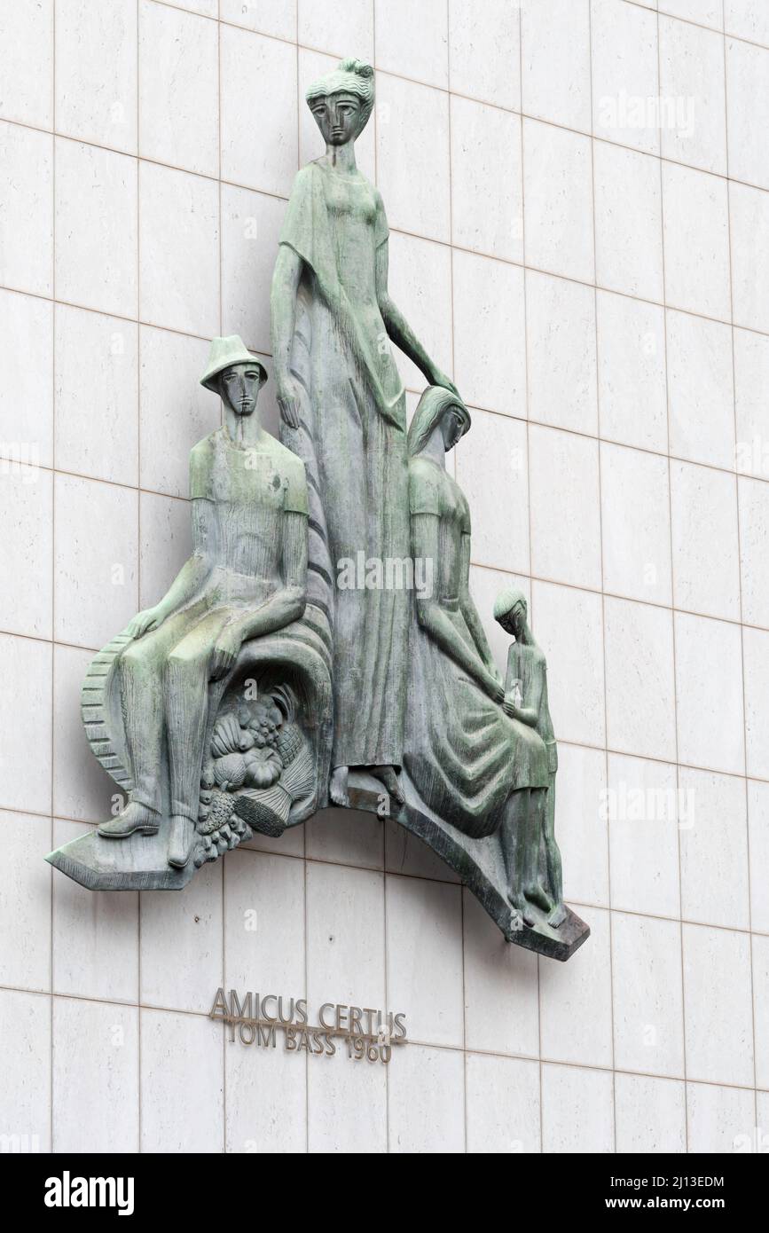The Amicus certus sculpture by Tom Dwyer Bass on the side of the iconic 1962 built Sydney Cove