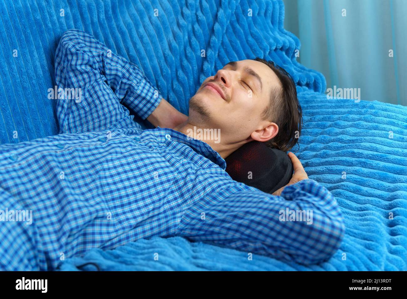 Electric massage cushion with infrared warming areas. Milineal man