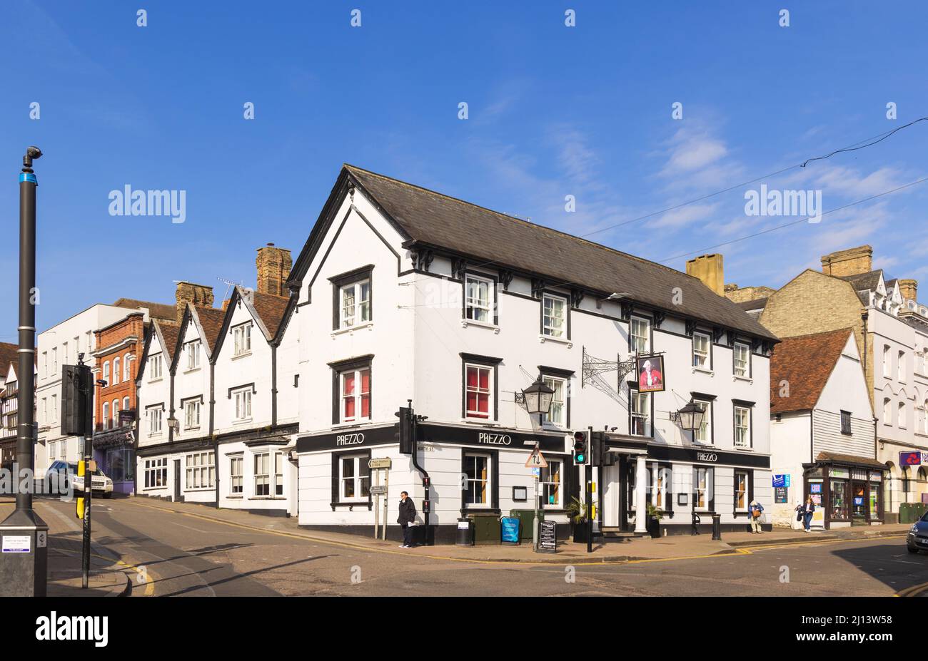 View of the George Hotel and Prezzo Restaurant at the junction of the High Street and North Street in Bishop's Stortford. UK Stock Photo