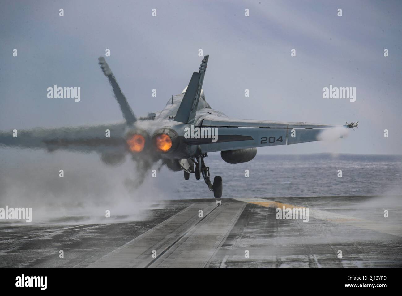 Philippine Sea, United States. 20 March, 2022. A U.S. Navy F/A-18E Super Hornet fighter jet, assigned to the Tophatters of Strike Fighter Squadron 14 fighter jet, launches off the flight deck of the Nimitz-class aircraft carrier USS Abraham Lincoln during routine operations, March 18, 2022 in the Philippine Sea.  Credit: MC3 Javier Reyes/Planetpix/Alamy Live News Stock Photo