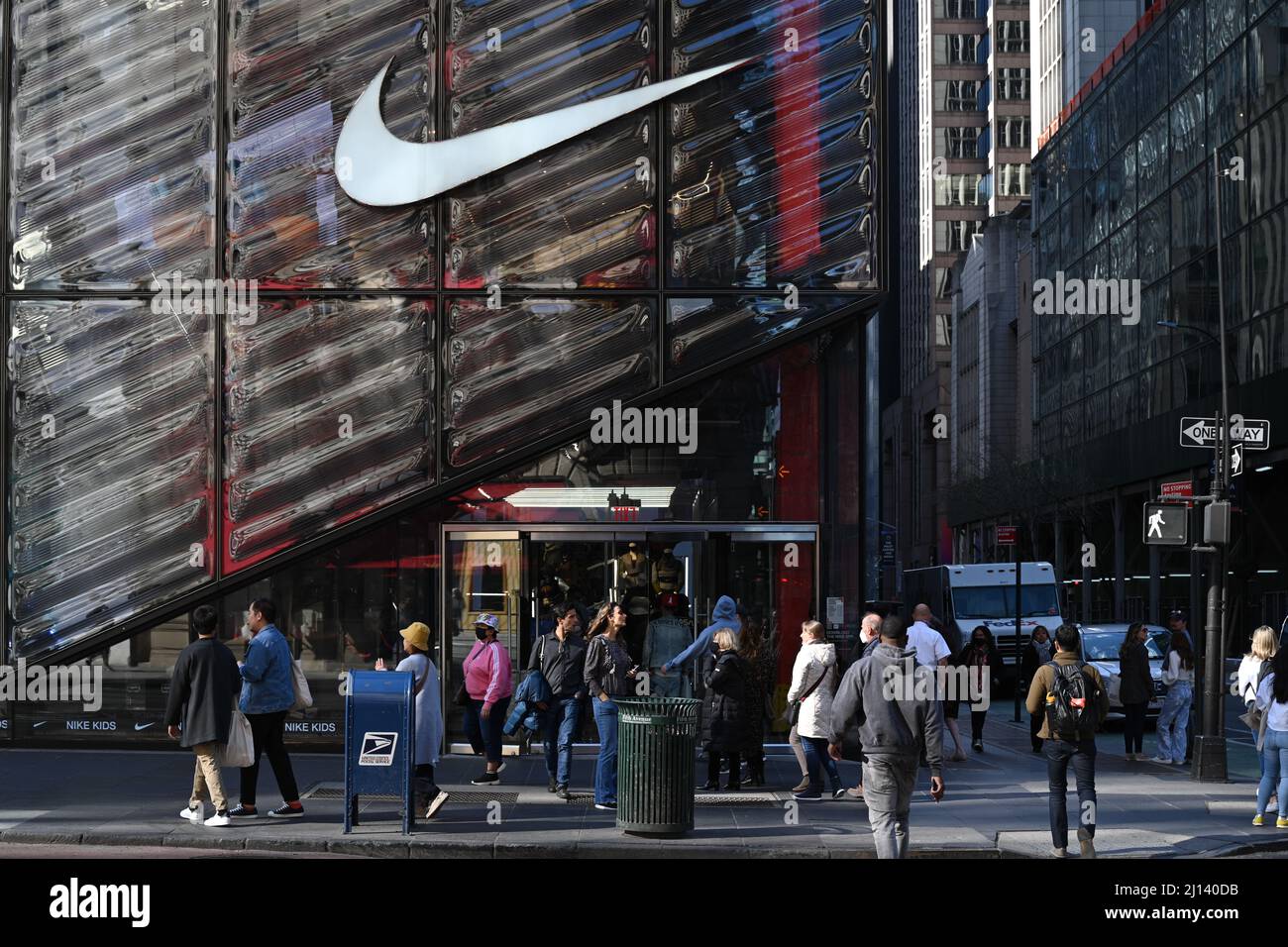 Nike store new york city hi-res stock photography and images - Alamy