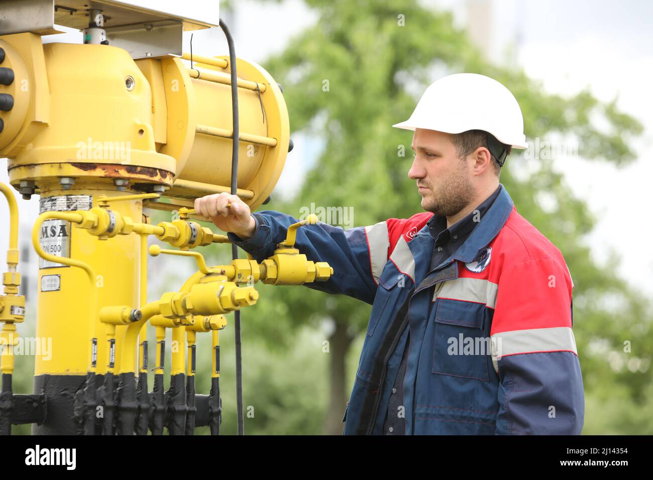 Workers at the oil and gas station. Shut off the gas, control station