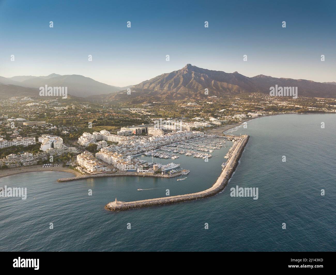 Marbella puerto banus beach hi-res stock photography and images - Alamy