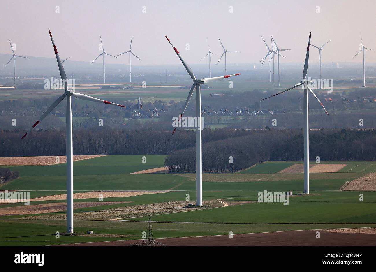 Heinsberg, Germany. 22nd Mar, 2022. Wind turbines of a wind energy plant of the Landesverband Erneuerbare Energien NRW (LEE NRW) are turning at the wind farm Heinsberg-Straeten. Credit: Oliver Berg/dpa/Alamy Live News Stock Photo